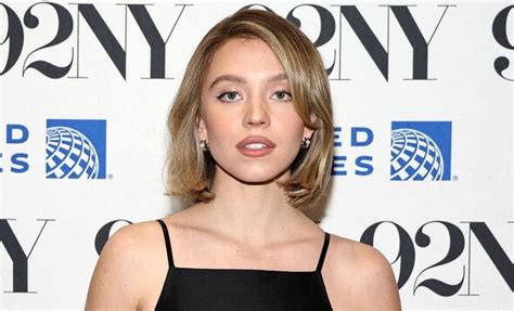 sydney sweeney scar|Sydney Sweeney sparks fierce plastic surgery debate。